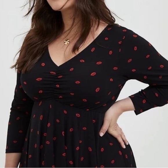 TORRID - Black Knit A-Line Dress with Red Kiss Print, Size 00 NWT, US Size 10 - Picture 4 of 16